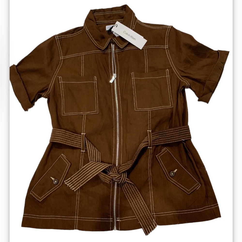 Calvin Klein
Short Sleeve Belted Woman/Top Stitch